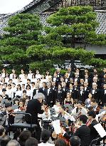 Maestro Ozawa conducts Beethoven's 9th at Nijo Castle
