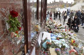 Parisians mourn terror attack victims