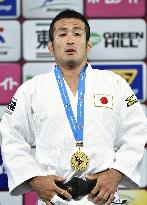 Akimoto wins men's 73-kg title