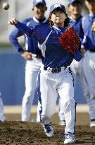 Japanese female pitcher joins training