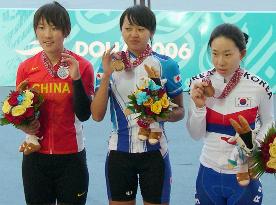 Japan's Hagiwara wins gold in cycling road race
