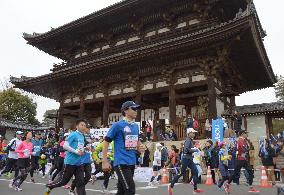 Marathoners run in front of World Heritage temple in Kyoto