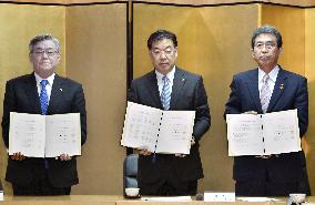 Kyoto Pref., Kansai Electric sign nuclear safety accord