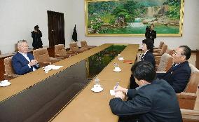 Dutch soccer coach Hiddink meets N. Korean sports minister