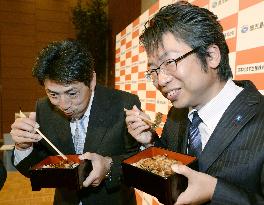 People try out "eel-tasting" catfish developed by Kinki Univ.