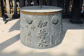 Tokyo snapshot: Nishiarai Daishi temple's well, origin of place name