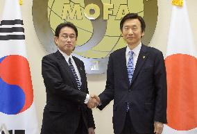 Japan, S. Korea aim to clinch "comfort women" deal