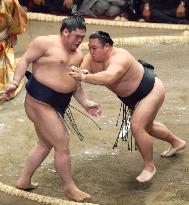 Chiyotaikai wins at autumn sumo tourney
