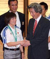 (2)Koizumi cheers top athletes