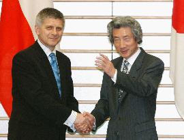 Polish Prime Minister Belka meets with Koizumi