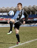 Midfielder Inamoto back in Japan