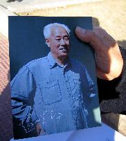 (2)Hundreds attend funeral for purged Chinese leader Zhao