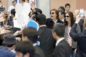 Paul McCartney arrives in Japan