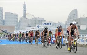 Athletes compete in cycling part of world triathlon in Yokohama