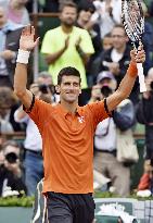 Djokovic through to French Open 2nd round