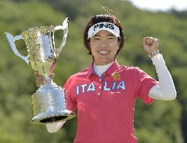 Yonex Ladies Golf Tournament winner Oyama beams with trophy