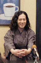Akutagawa Prize-nominated comedian attends press conference