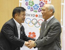 Tokyo gov., Olympic minister to cooperate for new stadium