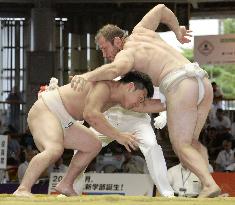 Japanese student wins lightweight class of world sumo tourney