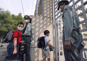 (1)Japanese school in Beijing reopened after SARS break