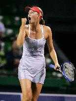 (2)Sharapova beats Stosur in 2nd round match at Japan Open