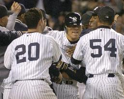 (2)''Godzilla'' Matsui sacrifice gives Yankees win