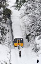 Snow hits western Japan