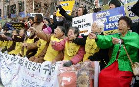 Former 'comfort women' demonstrate against Japan minister's rema