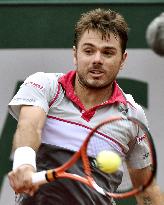 Wawrinka proceeds to French Open quarterfinals