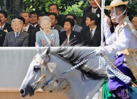 Emperor, empress enjoy traditional horsemanship on palace ground