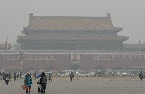 Beijing issues highest smog warning for first time