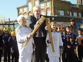 London torch runners