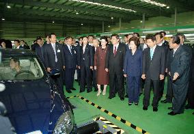 S. Korea's Roh visits automobile factory in Nampho