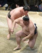 Hakuho wins record 33rd championship