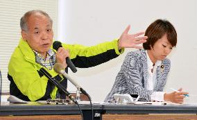 Ex-lawmaker Suzuki meets with captain of captured boat