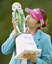 Lee Bo Mee kisses trophy after winning Nitori Ladies