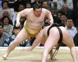 Asashoryu marches on as Hakuho awakes from nightmare