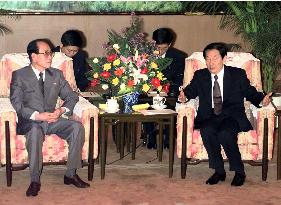 Chinese premier Zhu meets N. Korean leader Kim Yong Nam