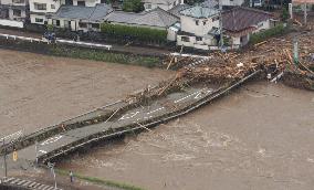 (3)2 die, more than 10 missing in mudslides in Kyushu