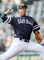 Matsuzaka makes preseason debut for Hawks