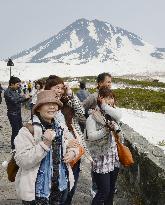 Shiretoko road reopens after 6 months
