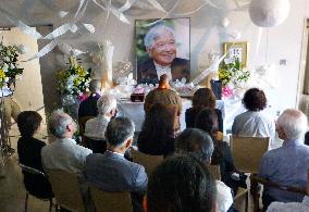 Send-off party held for famous historic novel author Chin Shunshin