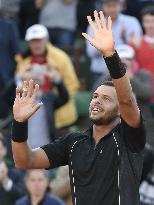 Local favorite Tsonga reaches French Open semifinals