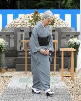 Empress pays her respects to late Prince Katsura on 1st anniv. of death