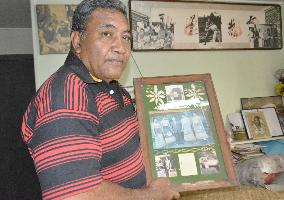 Former Tongan sumo wrestler shows photos taken in Japan