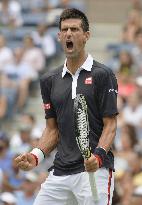 Djokovic eases into U.S. Open 4th round