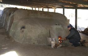 Noted potter Hamada's climbing kiln gets initial firing