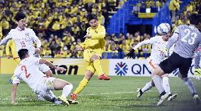 Kashiwa forward Taketomi fires shot against Shandong in ACL game