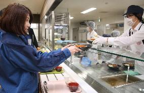 Fukushima Daiichi workers receive hot meals