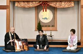 PM Abe visits Ekoin temple in Koyasan World Heritage area